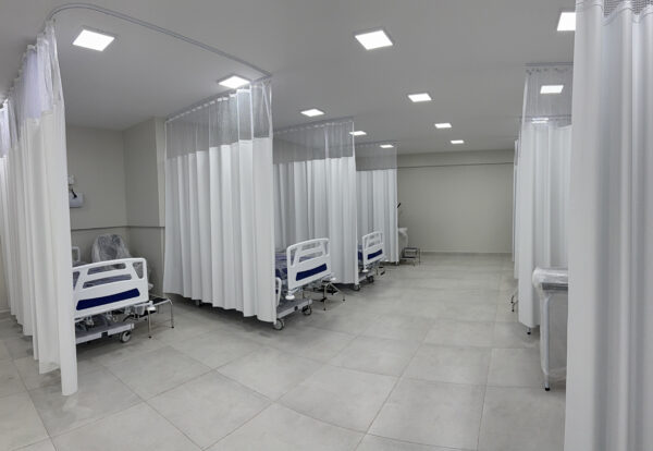 Cortinas Divisórias para Leito Hospitalar e Box de Banheiro